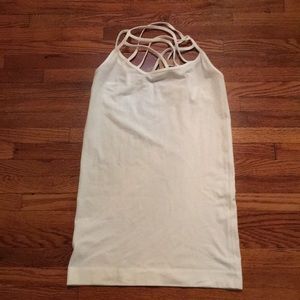 Crisscross tank